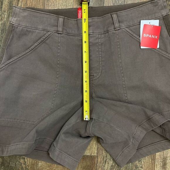 SPANX Stretch Twill 6” Shorts in Smoke Pull On Mid Rise Tummy Shaping Short sz L - Picture 10 of 11